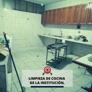 Limpieza de cocina de la institucion